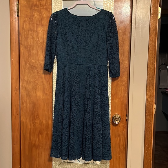 Studio One hunter green lace dress. - Picture 3 of 6